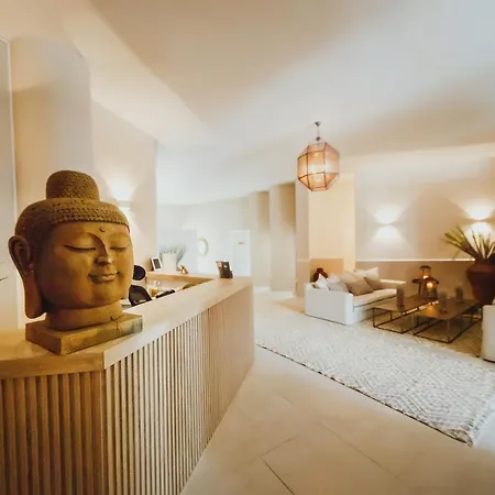 Luxury Two Bedroom In Caesar & Spa, Long Apartment