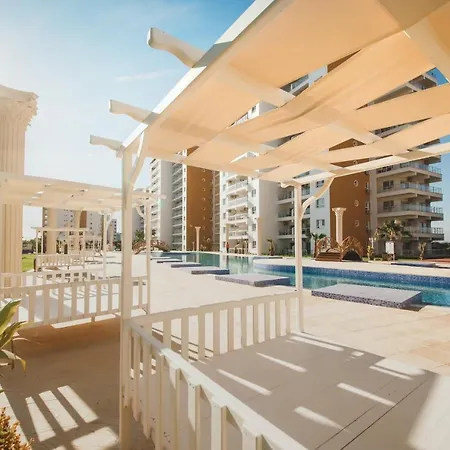 Luxury Two Bedroom In Caesar & Spa, Long شقة *