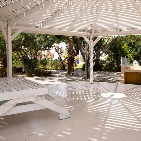 Luxury Two Bedroom In Caesar & Spa, Long Apartment
