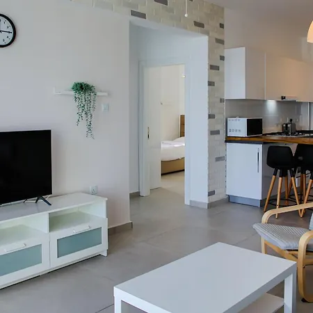 Apartment Luxury Two Bedroom In Caesar & Spa, Long