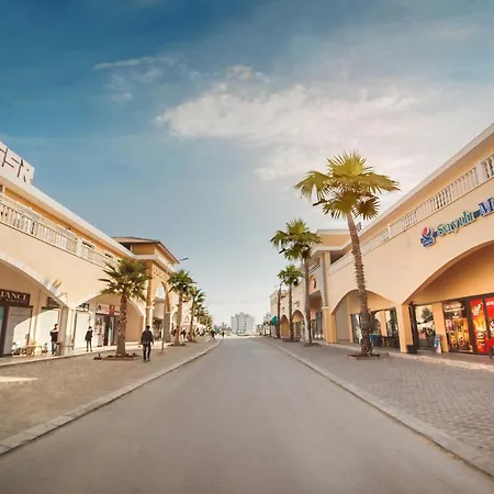 Luxury Two Bedroom In Caesar & Spa, Long Apartment
