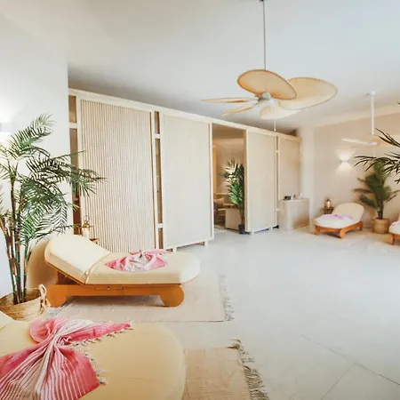 Luxury Two Bedroom In Caesar & Spa, Long Apartment *